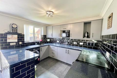 3 bedroom semi-detached house for sale, Hill Top Way, Newhaven