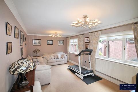 4 bedroom detached house for sale, Bryn Derwen, Energlyn, Caerphilly