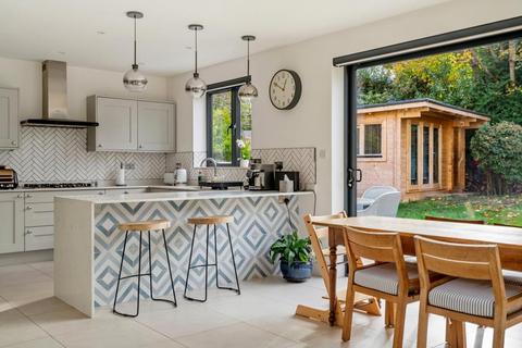 14 Chestnut Close, Amersham, HP6 6EQ