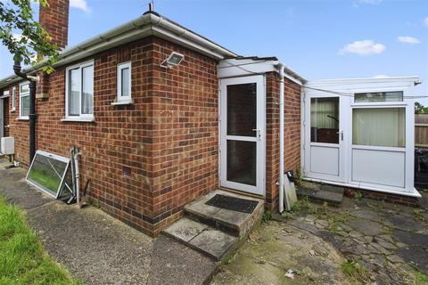 3 bedroom semi-detached bungalow for sale, Oxford Street, Finedon