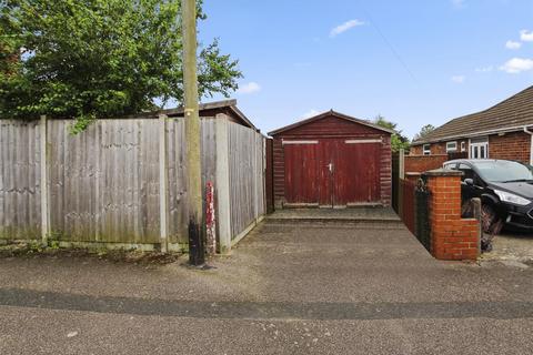 3 bedroom semi-detached bungalow for sale, Oxford Street, Finedon