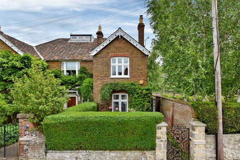 2 bedroom semi-detached house to rent, Dorset Road, Windsor, Berkshire, SL4