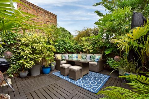 2 bedroom semi-detached house to rent, Dorset Road, Windsor, Berkshire, SL4