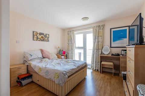 2 bedroom apartment to rent, Adventurers Quay, Cardiff CF10
