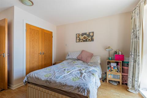 2 bedroom apartment to rent, Adventurers Quay, Cardiff CF10