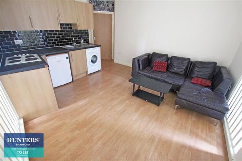 2 bedroom flat to rent, Apartment 6, Georges House 5 Upper Millergate, Bradford