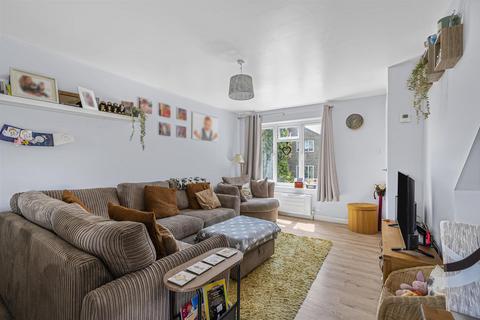 22 Pelham Close, Peacehaven, BN10 8BW