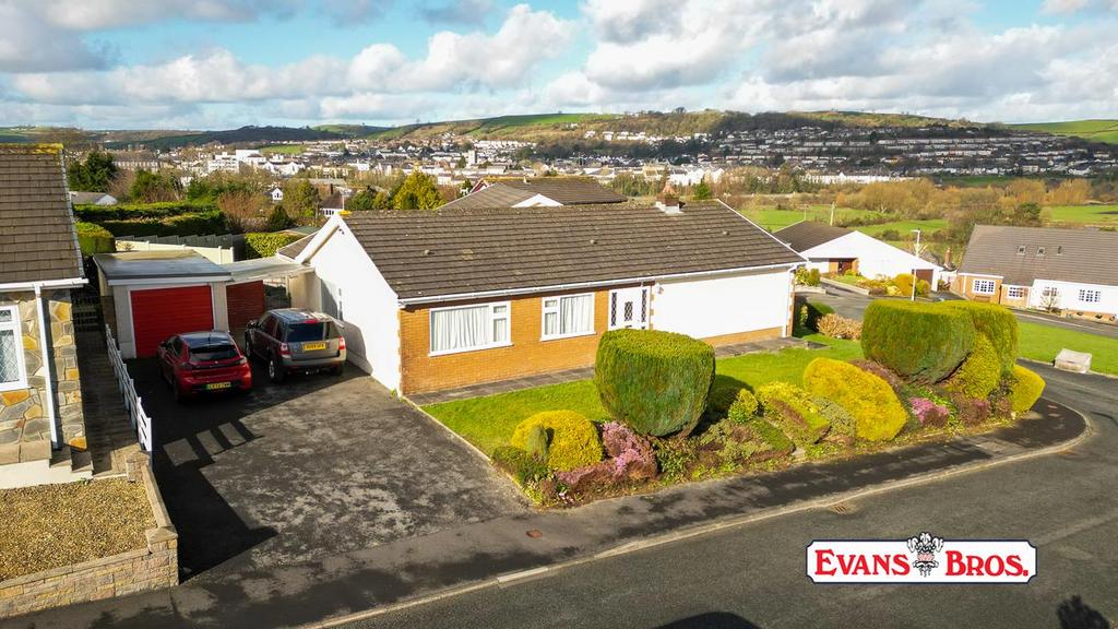 Bryn Tywi, Llangunnor, Carmarthen 4 bed bungalow for sale £320,000