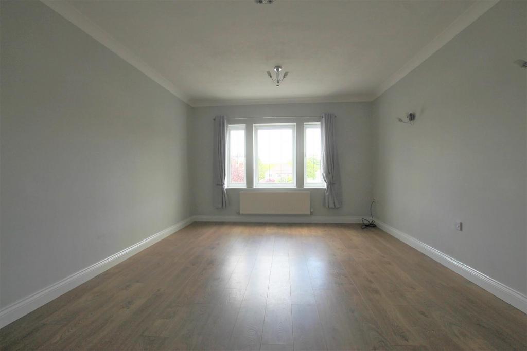 Main Street, Wilsden, Bradford 2 bed house to rent £750 pcm (£173 pw)