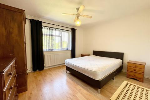 2 bedroom flat to rent, Banbury Avenue, Southampton SO19
