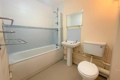 2 bedroom flat for sale, Ascot Court, Aldershot GU11