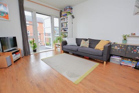 2 bedroom apartment for sale, Seaton Road, Mitcham CR4