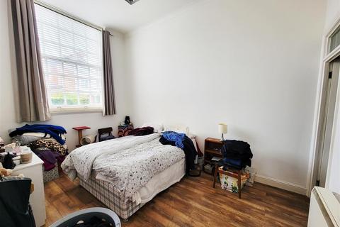 2 bedroom flat for sale, Crothall Close, Fox Lane, N13