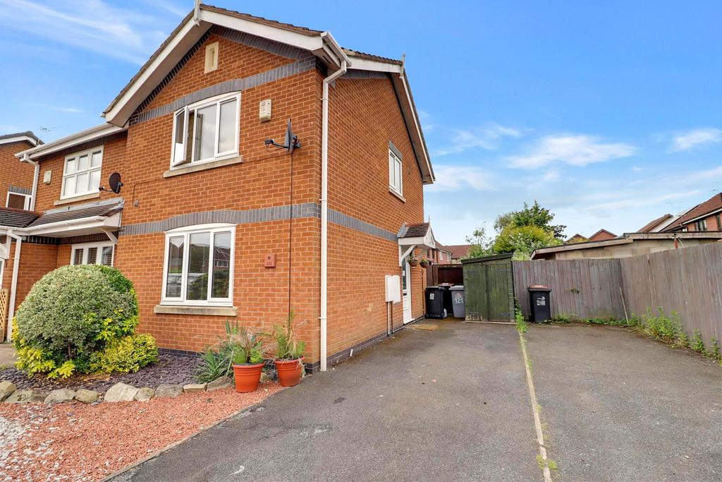 Kestrel Drive, Crewe 2 bed semidetached house for sale £170,000