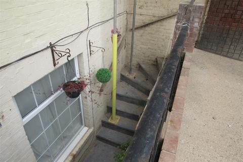 Basement Flat, 45 Central Parade, Herne Bay, CT6 5HZ