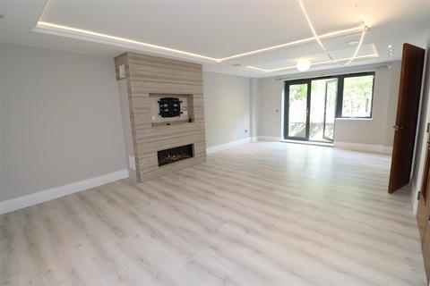 3 bedroom apartment to rent, The Grove, London, NW11