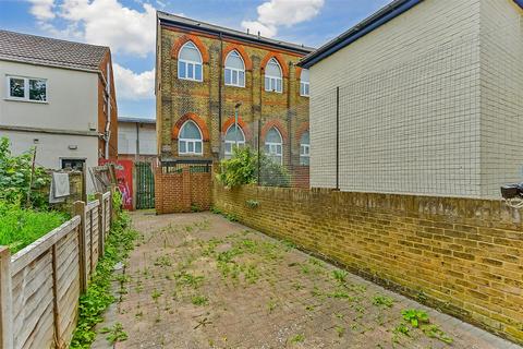 3 bedroom ground floor flat for sale, Balmoral Road, Gillingham, Kent