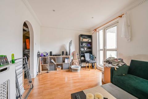 2 bedroom flat to rent, 2 Gernon Road, London E3