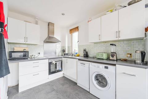 2 bedroom flat to rent, 2 Gernon Road, London E3