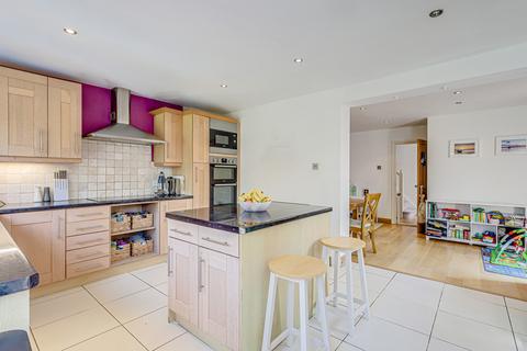 4 bedroom semi-detached house for sale, Sydney Road, Leigh-on-sea, SS9