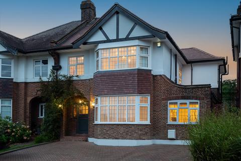 105 Minchenden Crescent, London, N14 7EP
