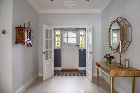 105 Minchenden Crescent, London, N14 7EP