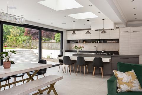 105 Minchenden Crescent, London, N14 7EP