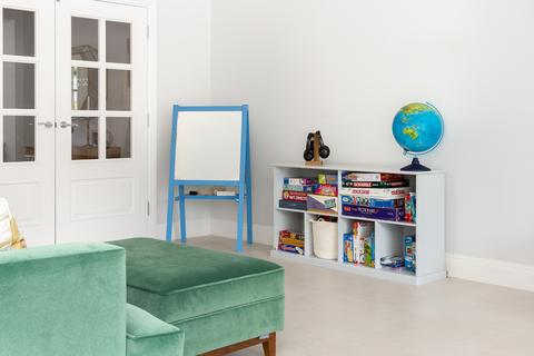 105 Minchenden Crescent, London, N14 7EP