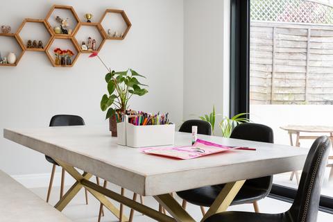 105 Minchenden Crescent, London, N14 7EP