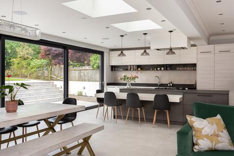 105 Minchenden Crescent, London, N14 7EP