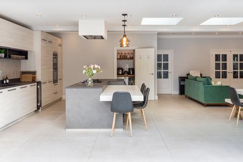 105 Minchenden Crescent, London, N14 7EP