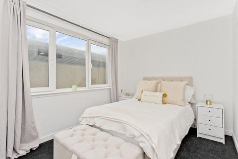 76/5 The Green, Davidsons Mains, Edinburgh, EH4 5BH
