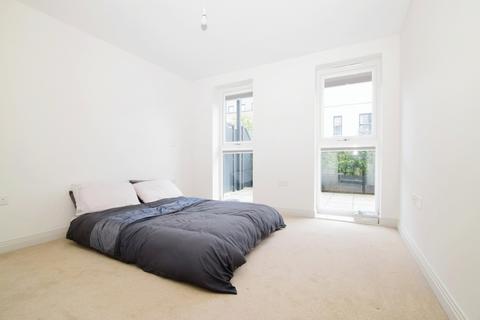 1 bedroom apartment to rent, Albion Way Horsham RH12
