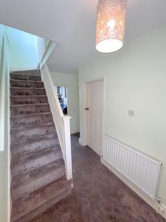 3 bedroom house to rent, Castle Road, Bedford