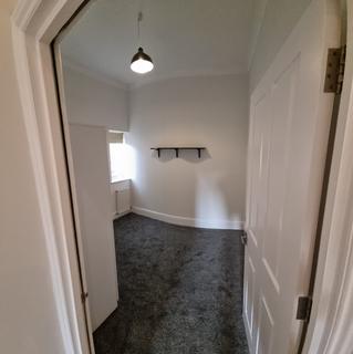 2 bedroom flat to rent, Baker Street, Enfield, Greater London, EN1