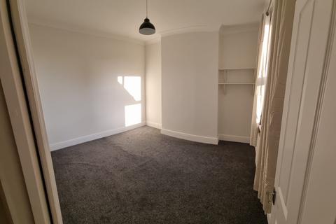 2 bedroom flat to rent, Baker Street, Enfield, Greater London, EN1