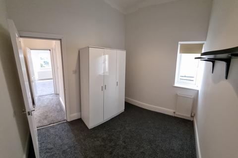 2 bedroom flat to rent, Baker Street, Enfield, Greater London, EN1