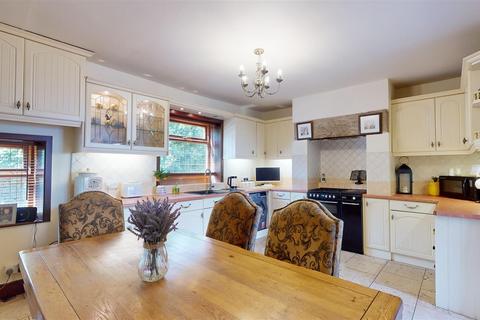 4 bedroom semi-detached house for sale, North Bank Road, BD16