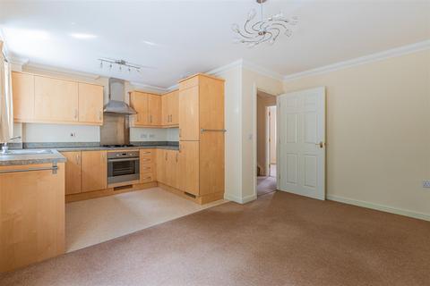 4 bedroom end of terrace house for sale, Wyncliffe Gardens, Cardiff CF23
