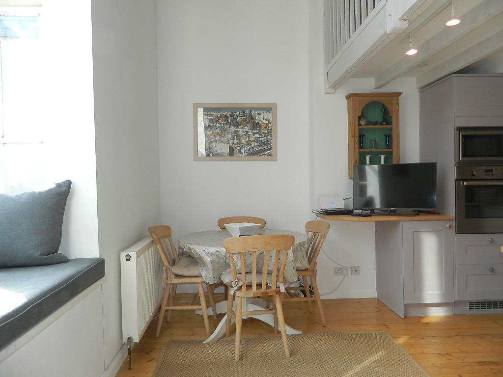 Dining Area.JPG