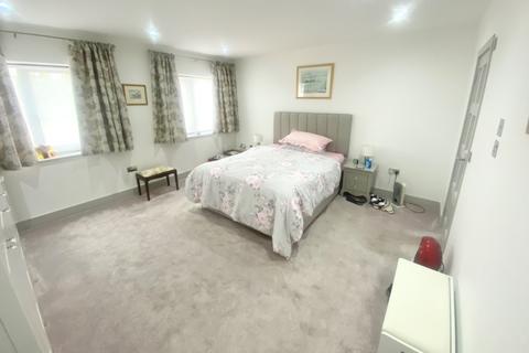 4 bedroom chalet for sale, Orchard Drive, Park Street, St. Albans, Hertfordshire, AL2