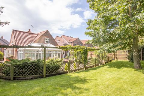 3 bedroom chalet for sale, Hall Close, Heacham