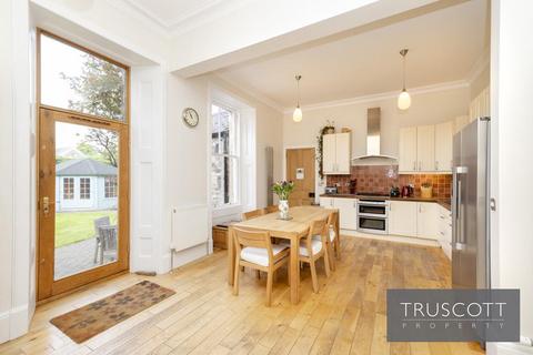 13 Summerside Street, Edinburgh, EH6 4NT