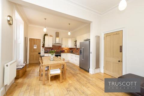 13 Summerside Street, Edinburgh, EH6 4NT