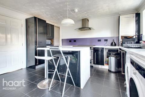 4 bedroom terraced house for sale, Bradfords Close, Chatham