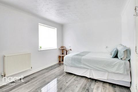 8 Bradfords Close, St Marys Island, Chatham, ME4 3RJ