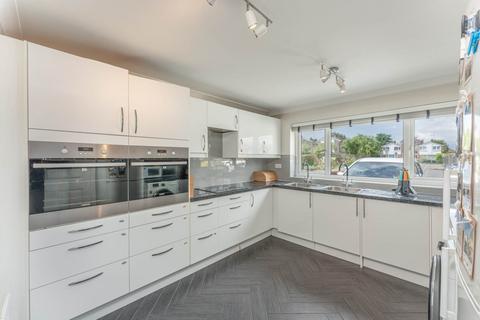 10 Chatsworth Close, Borehamwood, WD6 1UE