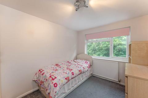 10 Chatsworth Close, Borehamwood, WD6 1UE