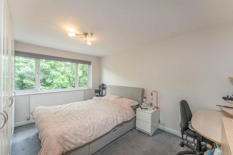10 Chatsworth Close, Borehamwood, WD6 1UE