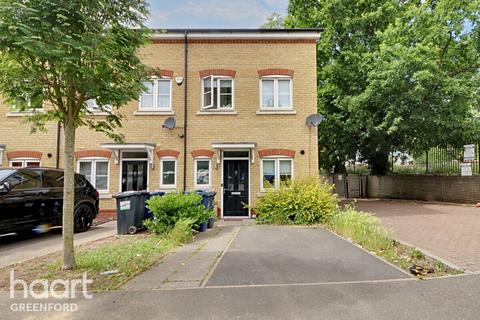 3 bedroom end of terrace house for sale, Ealing Road, Northolt